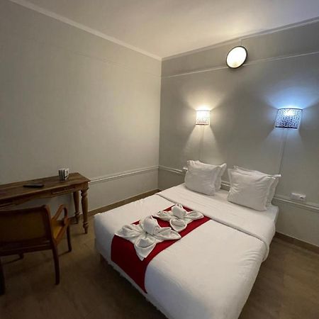 Hotel Central Saint-Denis  Exterior photo